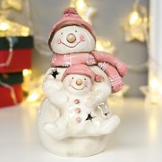 Сувенир керамика свет "Снеговик со снеговичком в розовых колпаках" 17,5х11х12,5 см No Brand
