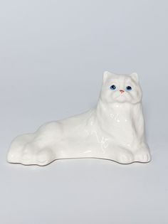 Статуэтка Сциталис СА-044-Б Персидский кот лежащий, белый. Высота 5 см.
