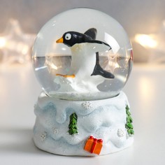 Сувенир полистоун водяной шар "Пингвин на снегу" 7х6,7х8,8 см (6 шт) No Brand