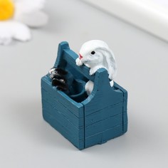 Фигурка для флорариума полистоун "Белый кролик в ящике" 5х2,8х3,2 см No Brand