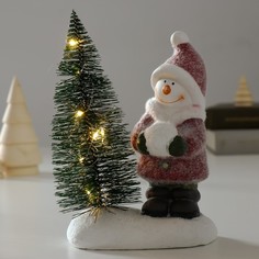 Сувенир керамика свет "Снеговик со снежком у ёлочки" 12х9х26 см No Brand
