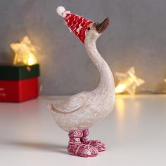 Сувенир полистоун "Гусь лапчатый в новогоднем колпаке" 14х9,3х5,2 см No Brand