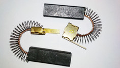 Угольные щетки REZER №425 6,5*10*32 защелка, пылесос