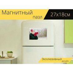 Магнитный пазл "Молодая женщина, дует глиттер, рождество" на холодильник 27 x 18 см. Lots Prints