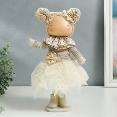 Кукла интерьерная "Малышка в бежевом наряде, юбка из сетки" 33х15х18,5 см NO Name