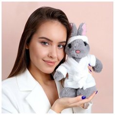 Milo toys Мягкая игрушка Зайка в халатике