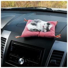 Игрушка на панель авто, кошка на подушке, бело-серый окрас Noname