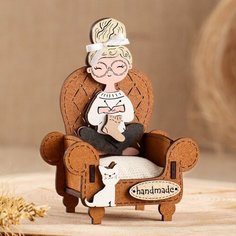 Сувенир-игольница "Рукодельница", МДФ, Дуб-золото, 8,5х5х11,5 см NO Name