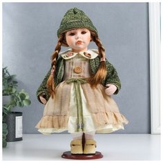--- Кукла коллекционная керамика "Василиса в бежевом платье, зелёном жакете" 30 см