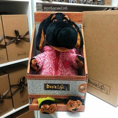 Мягкая игрушка 25 см Basik&Co в подарочной коробке-подставке - друг Кота Басика - Такса Марк Ваксон в теплом костюме с сердечком