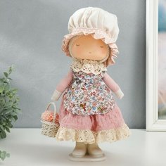 Кукла интерьерная "Малышка в чепчике и переднике цветочном, с корзиной цветов" 33х14х16 см Noname