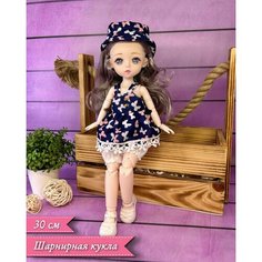 Шарнирная кукла BJD "Долли" 30 см - куколка в синей майке, белых шортах и панаме Нет бренда