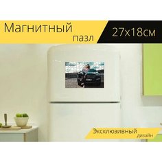 Магнитный пазл "Девушка, с машиной, ноги" на холодильник 27 x 18 см. Lots Prints