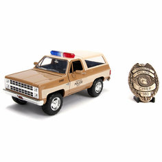 Jada Toys Набор Stranger Things Модель Машинки 1:24 1980 Chevy K5 Blazer W/Badge 31111