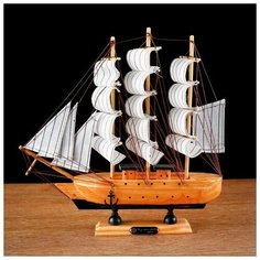 Корабль сувенирный средний «Глиндер», борт светлое дерево, паруса белые, 30х7х30 см NO Name