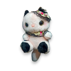 Мягкая игрушка 25 см Котенок розовый в шляпке гипюровой и воротничке китай