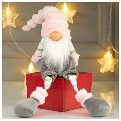 Кукла интерьерная "Дедушка в сером комбинезоне и розовом колпаке" 39х17х11 см NO Name