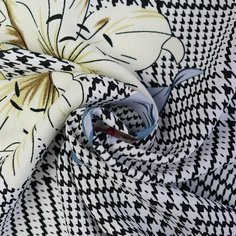 Штапель Вискоза ткань для шитья и рукоделия 100% Ширина - 145 см Длина - 2 метра Плотность - 105 г/м Нет бренда