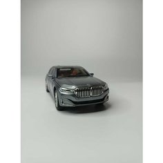 Коллекционная машинка игрушка металлическая BMW M7 для мальчиков масштабная модель 1:24 серебристая Alexplay