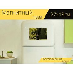 Магнитный пазл "Девушка вверх ногами, лето, природа" на холодильник 27 x 18 см. Lots Prints