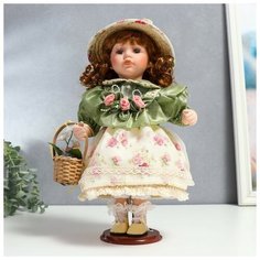 Кукла коллекционная керамика "Энни в нежно-мятном платье, шляпке и с корзинкой" 30 см Нет бренда