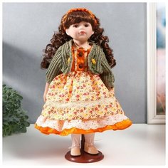 Кукла коллекционная керамика "Вера в платье с мелкими цветами и зелёном джемпере" 40 см NO Name
