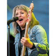 Плакат, постер на бумаге Suzi Quatro/Сьюзан Кватро/музыкальные/поп исполнитель/артист/поп-звезда/группа. Размер 60 х 84 см