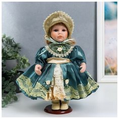 Кукла коллекционная керамика Танечка в платье цвета морской волны и чепчике 30 см Нет бренда