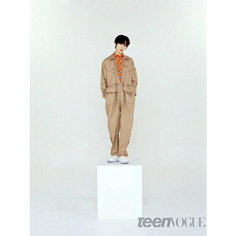 Плакат, постер на бумаге Tomorrow X Together-Teen Vogue : Beomgyu/музыкальные/поп исполнитель/артист/поп-звезда/группа. Размер 30 х 42 см