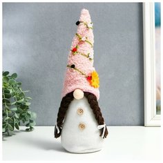 Кукла интерьерная "Бабуся в колпаке с ромашкой и розами" 36х7х6 см см Noname