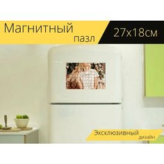 Магнитный пазл "Женщина, улыбка, рождество" на холодильник 27 x 18 см. Lots Prints