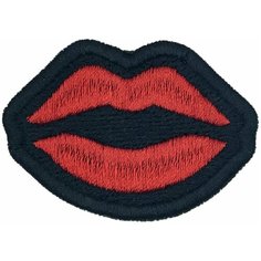 Нашивка (шеврон, патч) на одежду Поцелуй на термоплёнке 45х30 мм Tixxi Studio