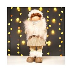 Кукла интерьерная "Малышка в меховом жилете и в шапке с помпоном" 29,5х9х18 см 4900728 .