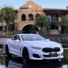 Металлическая инерционная машинка (модель автомобиля) BMW БМВ М8 1:24, белая Toys