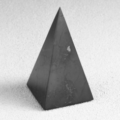 Пирамида из шунгита, 4 см, высокая, полированная No Brand