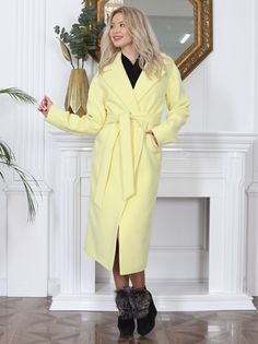 Пальто женское Louren Wilton 624 желтое 50 RU