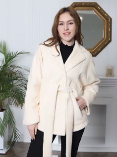 Шуба женская Louren Wilton 2208 белая 46 RU