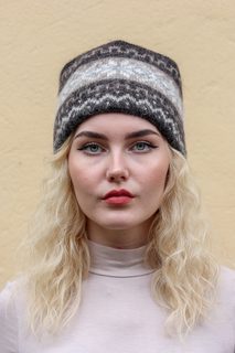 Шапка женская Freyja 082 коричневая/бежевая, р.57-59