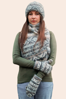 Комплект шапка, шарф и варежки женский Freyja 08197 бежевый/коричневый, 179х23 см