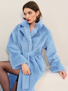 Пальто женское Viaville PT45W голубое 48-50 RU
