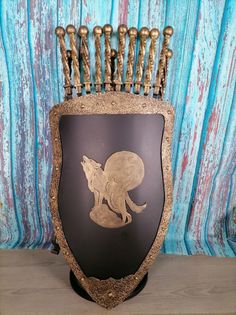 Каминный набор Щит-подставка Волк на 10 шампуров Афон Shampurs