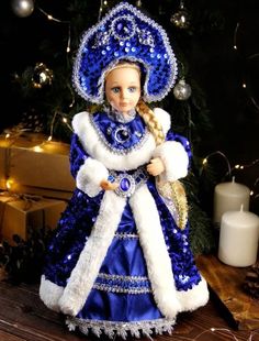 Фигурка новогодняя Merry Christmas 9264 Снегурочка с тайником для конфет в сине-белой шубе