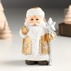 Новогодний сувенир NoBrand 9491455 Дед Мороз в золотом кафтане с посохом 6,3х5х10 см