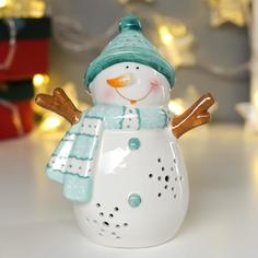 Новогодний сувенир NoBrand 4886395 Снеговик в бирюзовой шапке с бомбошкой 13х7,3х10,3 см