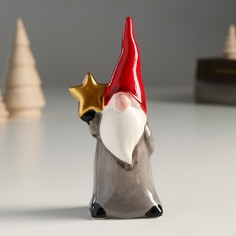 Новогодний сувенир NoBrand 6494501 Дед Мороз, красный колпак, золотая звезда 12х4х5,5 см