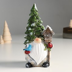 Новогодний сувенир NoBrand 9491491 Дед Мороз в колпаке-ёлке, со скворечником 9х8х19,5 см