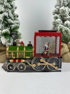 Новогодний сувенир Merry Christmas DS-603, 16894 Паровоз Дедом Морозом с белкой