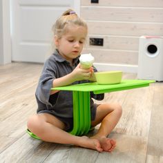 Переносной портативный столик UNIX Kids для ноутбука и планшета, зеленый, 37 x 27 см