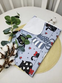 Пеленка непромокаемая "Коты с красным" 70*100см No Brand