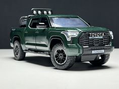 Машинка металлическая Элемент Toyota tundra 1:24